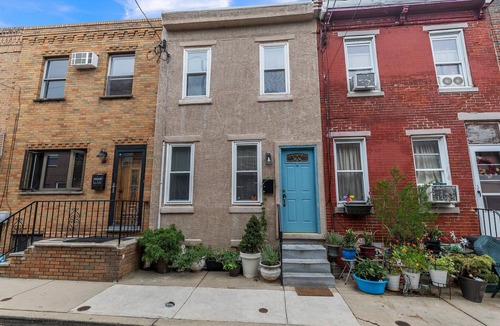 East Passyunk Crossing House | A great row home in vibrant, friendly South Philly: walk to everything!