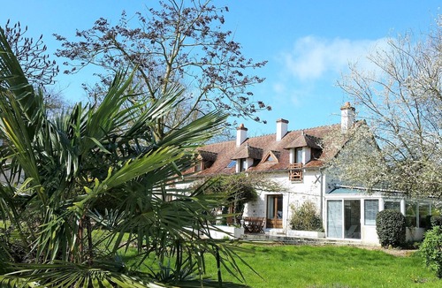 Marce-sur-Esves House | A green oasis in southern Touraine