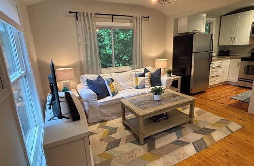 Alcona House | A Greyt Escape at Innisfil Beach