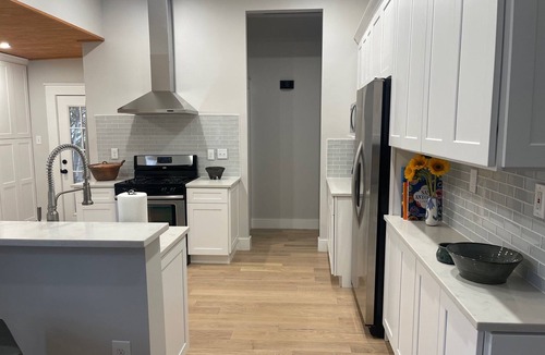 Mahncke Park House | A guest favorite! Charming 2-bedroom house- stylish comfort in a great area