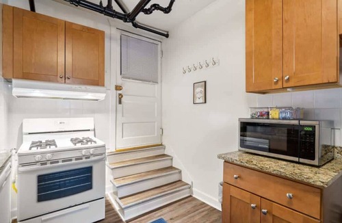 Uptown Apartment | A Hand-some Place Near Wrigley