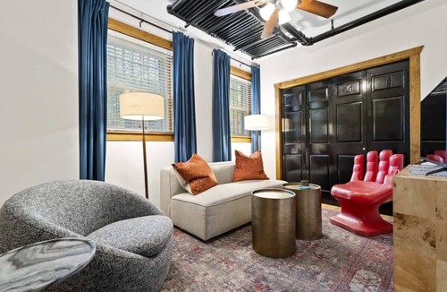 Uptown Apartment | A Hand-some Place Near Wrigley