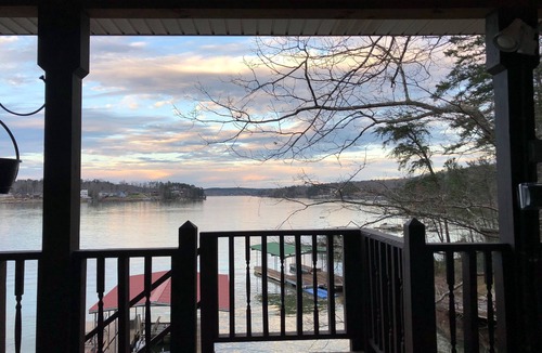 Jasper House | A Happy Place on Smith Lake with Breathtaking Lake Views