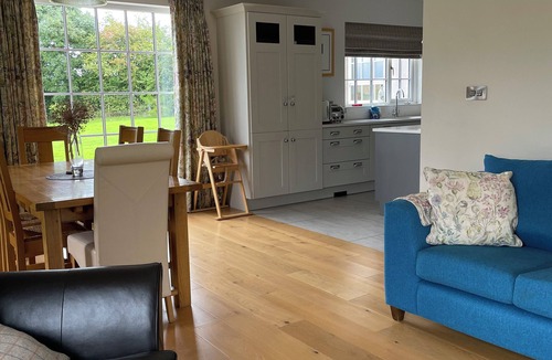 Scotch Street House | A haven in the Orchard County.