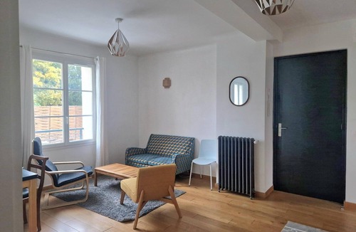 Issy-les-Moulineaux Apartment | A haven of peace between Paris and Versailles