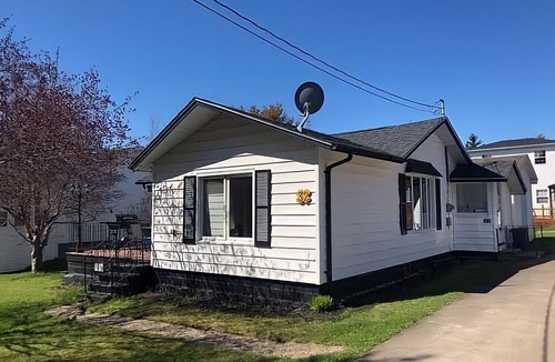 The Bluff Ski Chalet | A Haven of peace on parler beach!