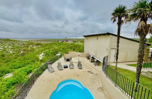 Amistad National Recreational Area House | A Heated Pool With a View!