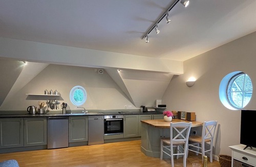 Kingscote Apartment | A Hidden Gem