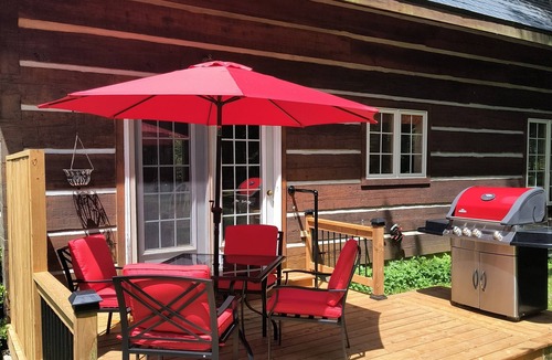 Lafontaine House | A hidden gem in Thunder Beach, Ontario - Vacation Log Home Rental (Monthly)