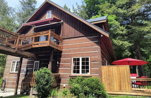 Lafontaine House | A hidden gem in Thunder Beach, Ontario - Vacation Log Home Rental (Monthly)