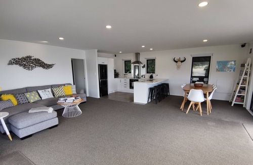 Taupo Bay House | A Hidden Gem - Taupo Bay