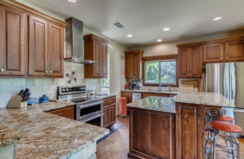 Austin House | A Hill Country Hideaway–A Perfect Spring getaway in Dripping Springs!