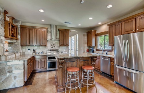 Austin House | A Hill Country Hideaway–A Perfect Spring getaway in Dripping Springs!