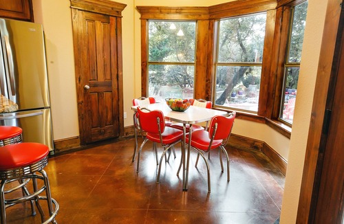 Austin House | A Hill Country Hideaway–A Perfect Spring getaway in Dripping Springs!