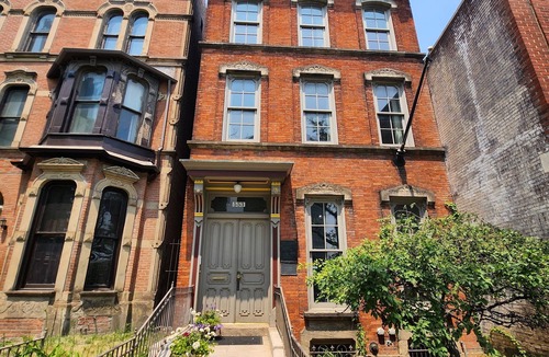 Downtown Detroit Apartment | A historic gem w/modern comfort - ideal setting for group stays, & gatherings