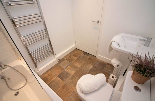 Eastleigh Apartment | A Home From Home - Spacious Comfortable Accommodation to Meet Your Needs