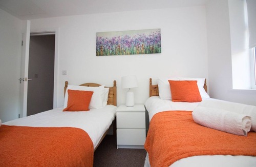 Eastleigh Apartment | A Home From Home - Spacious Comfortable Accommodation to Meet Your Needs