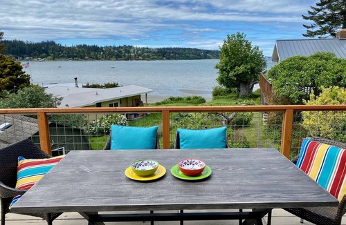 Freeland House | A Home On The Harbor- Beach, Water Views, Quiet