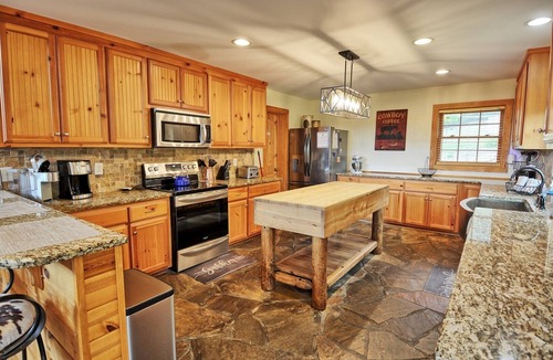 Fleetwood Cabin | A Home Sweet Home: Spacious 5-bedroom cabin in Fleetwood, NC,great for family retreats