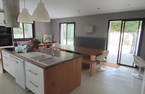 Sorgues Villa | A house bathed in light, between nature and relaxation