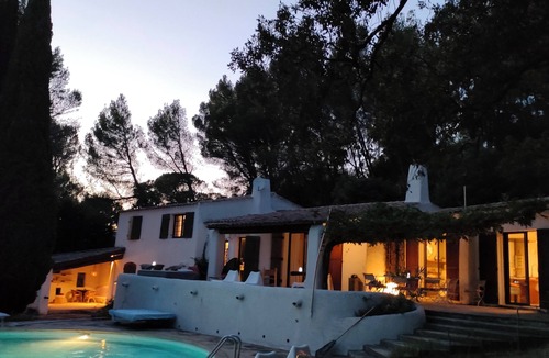 Sorgues Villa | A house bathed in light, between nature and relaxation