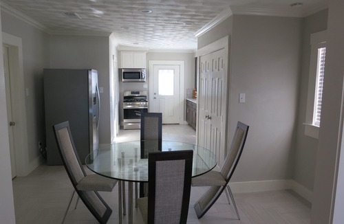 Oak Cliff House | A house in the historic bishop's art district