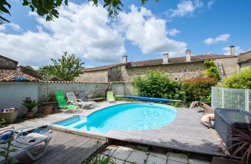 Saint-Hilaire-de-Villefranche Bed & Breakfast | A L'Antan - La Ferme D'Octave