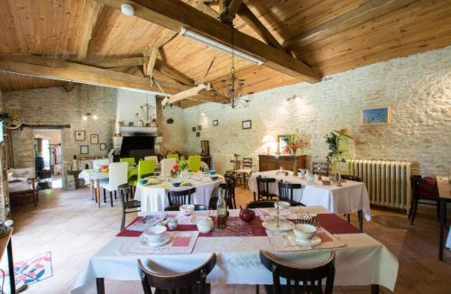 Saint-Hilaire-de-Villefranche Bed & Breakfast | A L'Antan - La Ferme D'Octave