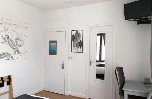 Charbonnieres-les-Vieilles House | A l'Aube des Volcans