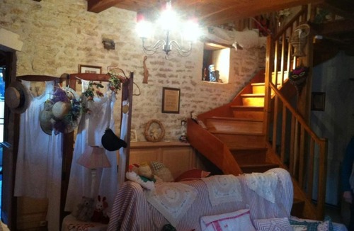 Saint-Hilaire-de-Villefranche Bed & Breakfast | A L'Antan - La Ferme D'Octave