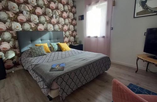 Sainte-Pazanne Bed & Breakfast | A L'OMBRE DES 2 TILLEULS maison d'hôtes adults only - naturist friendly