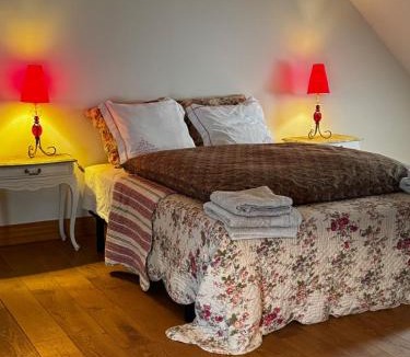 Saint-Guyomard House | A l'ombre du château, Dépendance de caractère