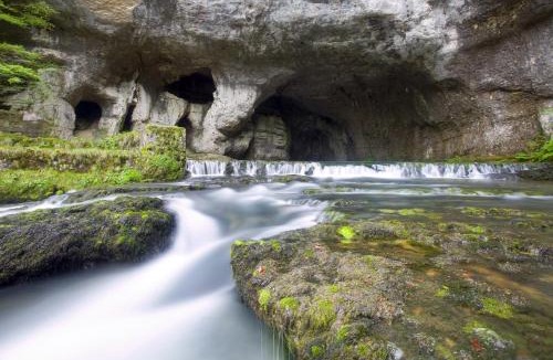 Nans-sous-Sainte-Anne House | A l'Ombre du Château