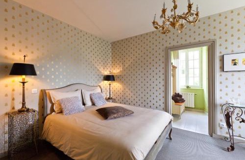 Nans-sous-Sainte-Anne House | A l'Ombre du Château