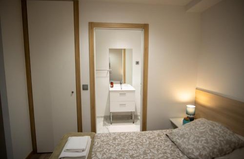 Le Pin Apartment | A L'Ombre du Pin "11" -Studio near Disneyland, parc expo and Paris, 1-2 Guests