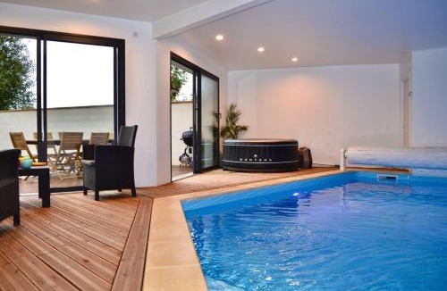 Auvilliers House | A l oree du bois piscine intérieure privée sans vis à vis