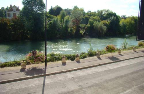 Nogent-sur-Seine Hotel | A la belle dame