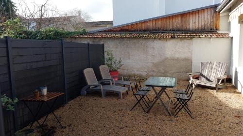Montbrison House | A la Belle Etoile