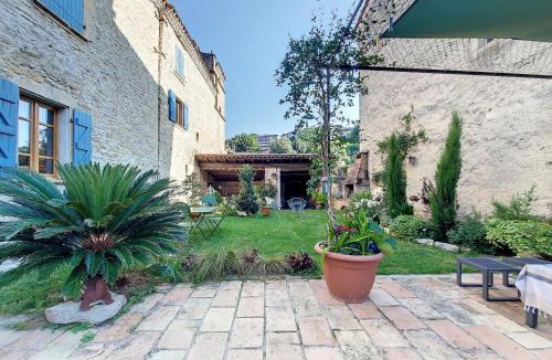 Bruniquel House | A la belle histoire