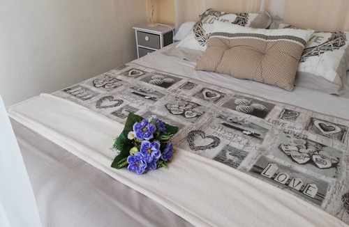 Montsoue Bed & Breakfast | A La Duvetine