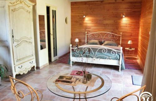 Ruille-le-Gravelais Bed & Breakfast | A la fermette de Limesle