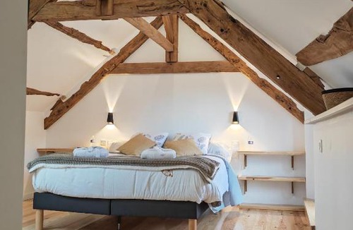 Saint-Malon-sur-Mel House | A La Mémoire de Merlin " Gîte La Table Ronde "