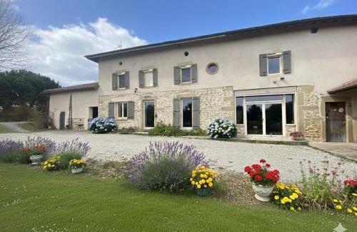 Bellegarde-Poussieu Bed & Breakfast | A La Mare du Vieux Chêne