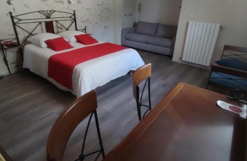 La Souterraine Hotel | A La Porte Saint Jean