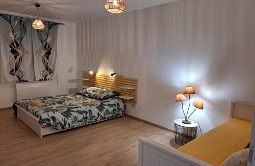 Saint-Medard-de-Guizieres House | A la source