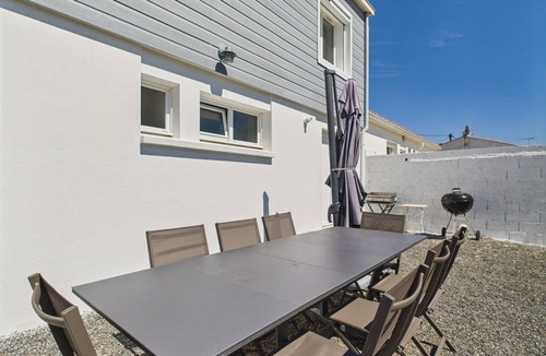 Saint-Gilles-Croix-de-Vie Ski Chalet | A large holiday home for 10 close to the sea