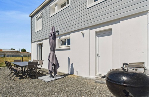 Saint-Gilles-Croix-de-Vie Ski Chalet | A large holiday home for 10 close to the sea