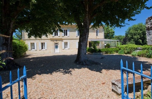 Petit-Palais-et-Cornemps House | A large Manor House with heated pool in the heart of Bordeaux wine country