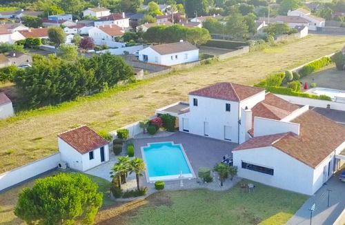 Olonne-sur-Mer House | A large villa with swimming pool in Les Sables d'Olonne