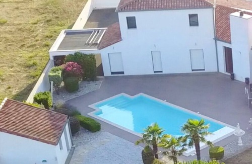 Olonne-sur-Mer House | A large villa with swimming pool in Les Sables d'Olonne
